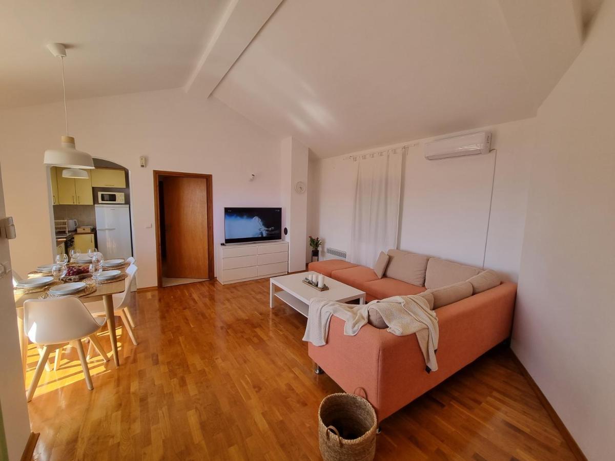 Holiday home House Marea With Jacuzzi *